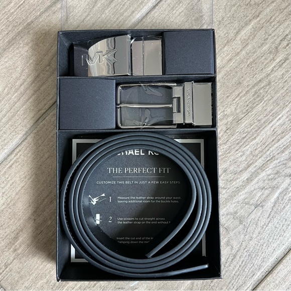 MICHAEL KORS  4-In-1 Logo Belt Box Set - Picture 1 of 9